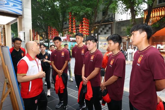 免费人成在线观看播放国产